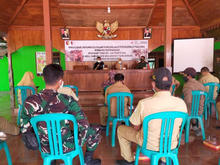 PMI Dan Anggota Satgas TMMD Bojonegoro Adakan Sosialisasi di Balai Desa Ngrancang